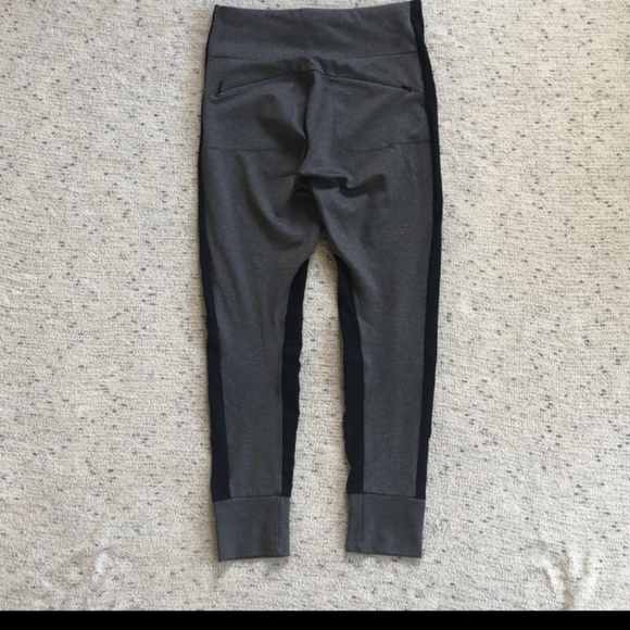 Athleta Essex Hybrid Tight, Size Medium, Excellent - Picture 3 of 4